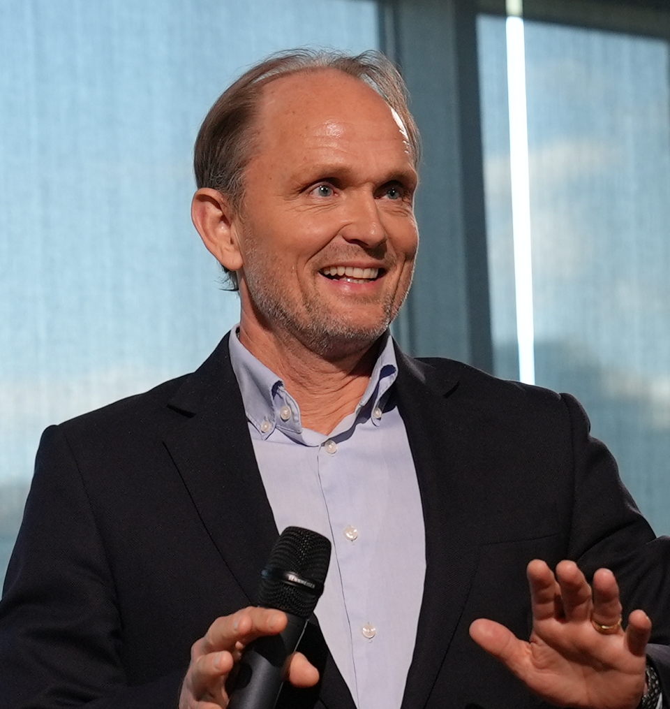 Dr. Johan Roos